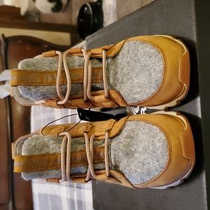 Sorel Waterproof leather and gray wool tan colored boots